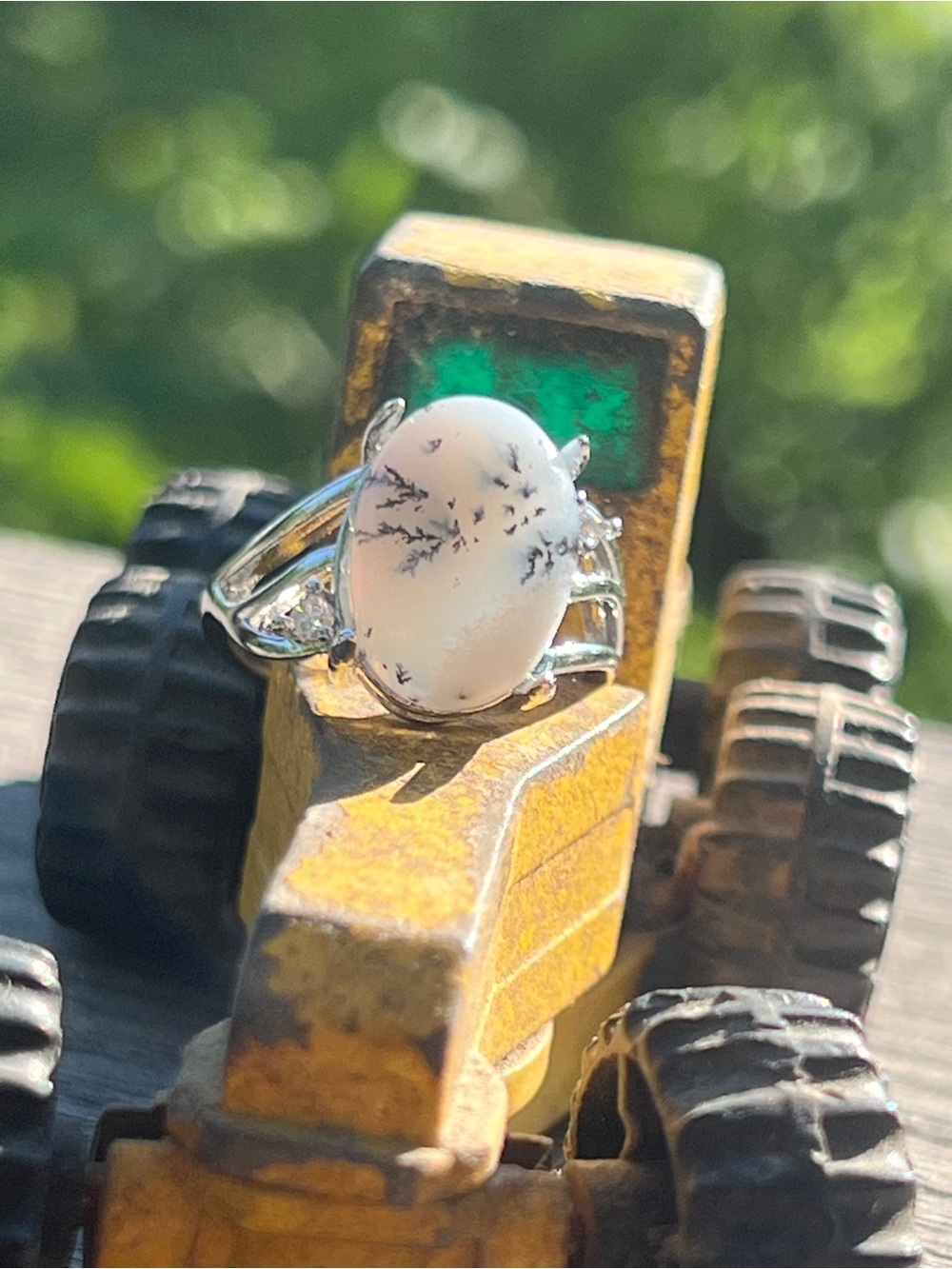 Dendritic Opal 6.3 ct set in Silver Tone Ring - Picture 2 of 3
